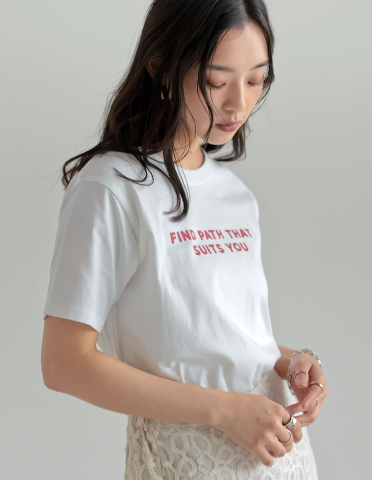 プレーティング天竺スローガンTシャツ