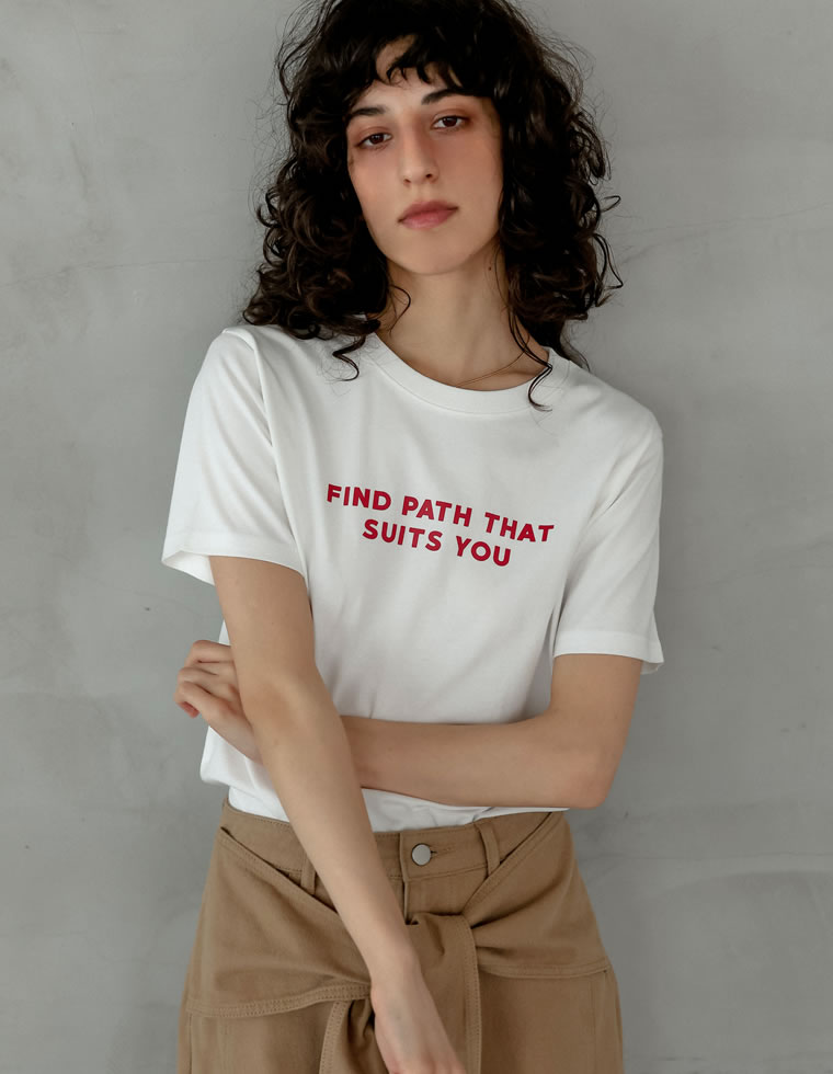 プレーティング天竺スローガンTシャツ