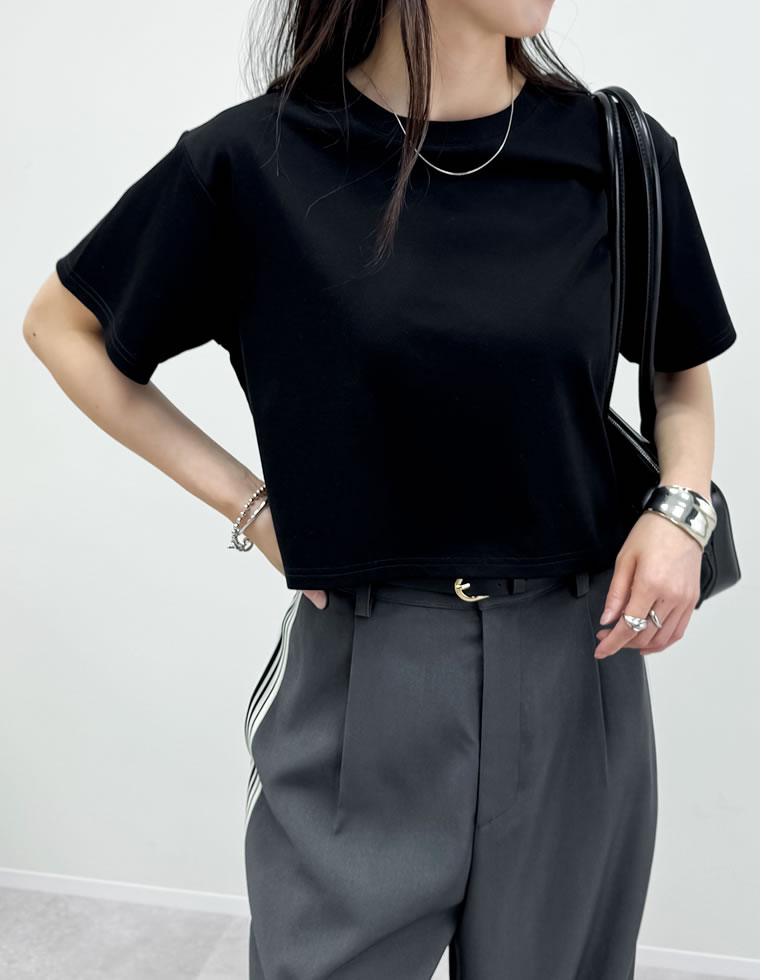 セミクロップド半袖Tシャツ