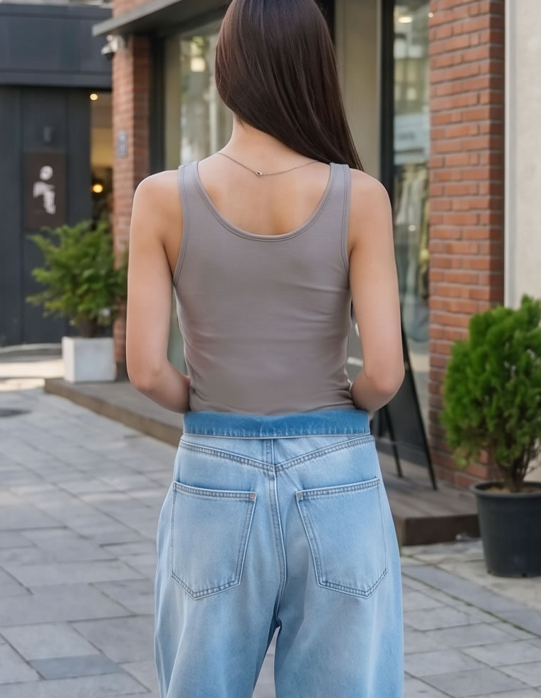 カップ付きタンクトップ