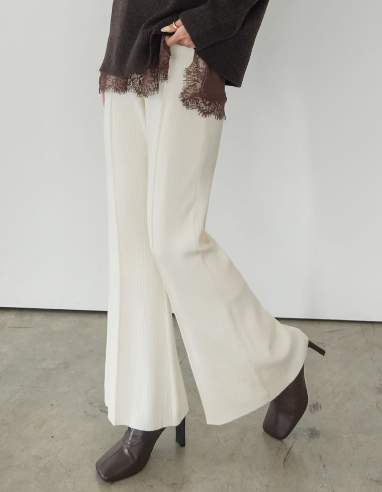 リブニットキックフレアパンツ