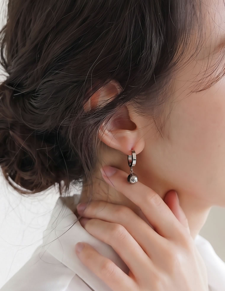 メタルボールドロップフープピアス