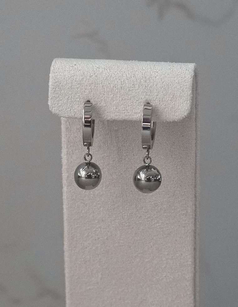 メタルボールドロップフープピアス
