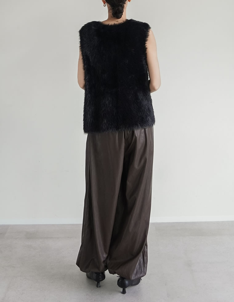 Vネックフロントボタンニットベスト